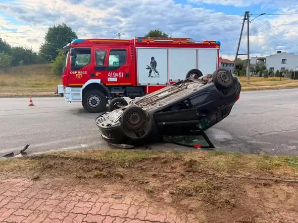 Wypadek w Reczu: zderzenie dwóch aut, jedna osoba poszkodowana