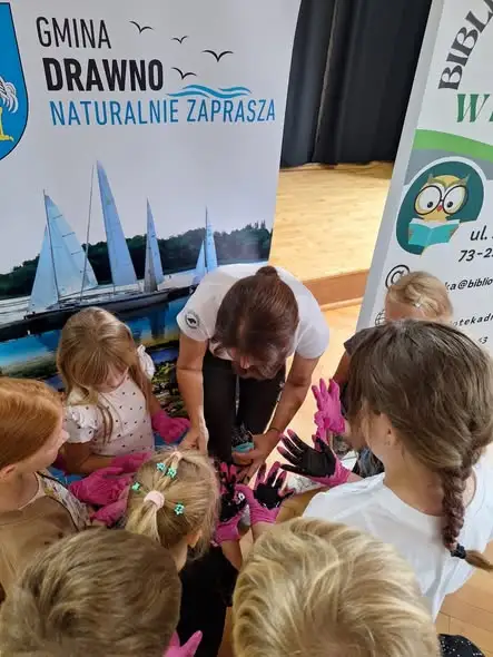 Wakacyjne zajęcia o ptasich migracjach w Drawieńskim Ośrodku Kultury