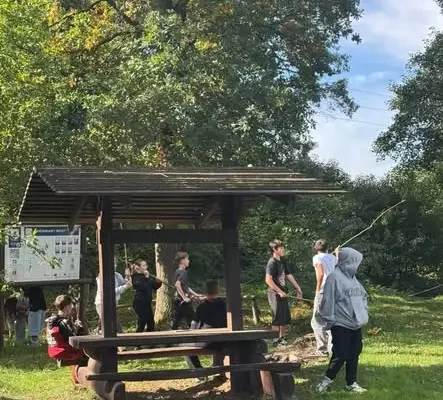 Klasa 7b z Drawna łączy naukę i aktywność na świeżym powietrzu