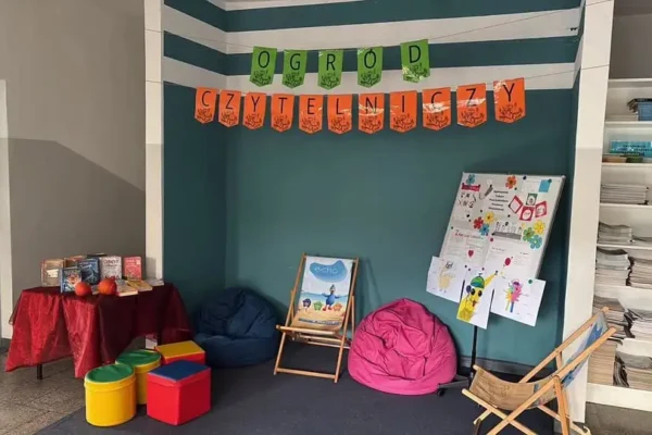 Miesiąc Bibliotek Szkolnych w Choszcznie – biblioteka zaprasza do kącika czytelniczego