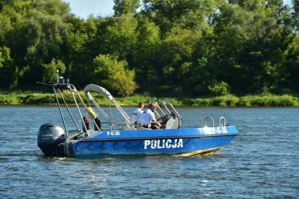 Wspólny patrol policji i straży rybackiej nad wodami powiatu choszczeńskiego